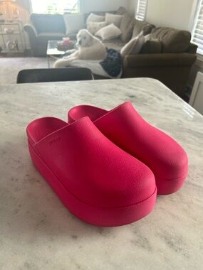 CROCS Dylan Hot Pink Platform Clogs